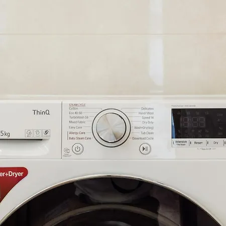 Shining Feather Lejlighed