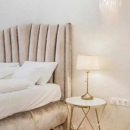 Shining Feather Apartmán