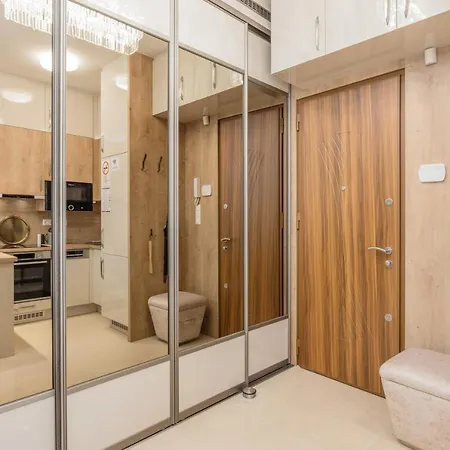 Shining Feather * Budapešť